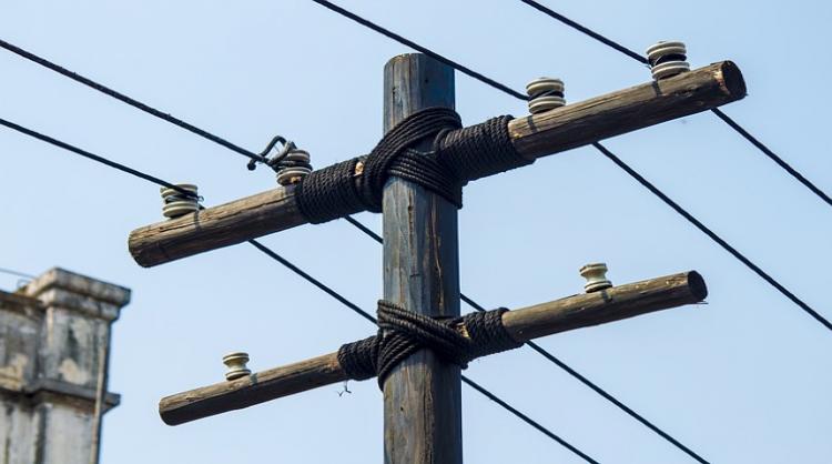 FCC Seeks Industry Help Allocating Pole Attachment and Replacement Costs